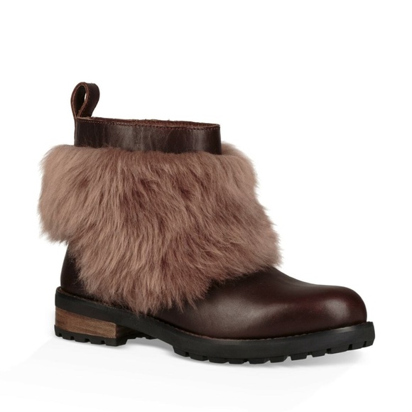 UGG Shoes - NWT UGG Otelia Genuine Shearling Booties Sz 5.5